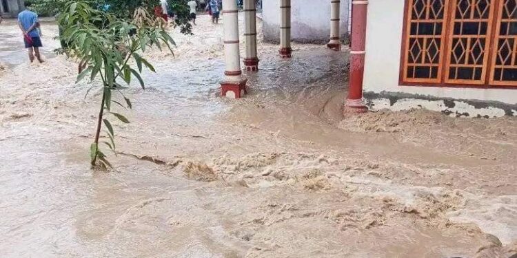 Kembali Dilanda Banjir, Warga Desa Motongkad Utara Tagih Realisasi BWSS I Perbaiki Tanggul