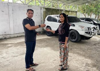 Bupati Sachrul Kembalikan Mobil Landcruiser Prado Milik Yasti