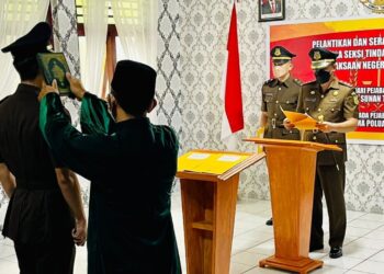Kajari Elwin Lantik Prima Poluakan Sebagai Kasi Pudum