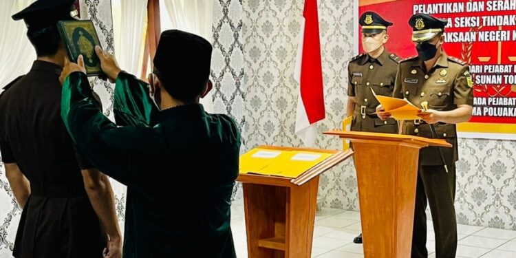 Kajari Elwin Lantik Prima Poluakan Sebagai Kasi Pudum