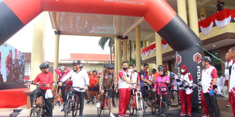 Polda Sulut Gelar Fun Bike Semarak Bhayangkara 2022