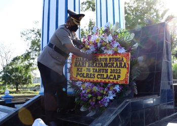 Hari Bhayangkara ke-76, Polres Cilacap Ziarah ke TMP Surengrono Cilacap