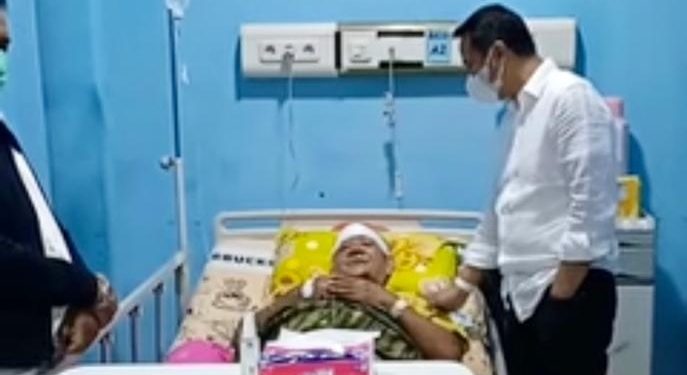 Bupati Boltim Kunjungi Seniman Mongondow yang Kecelakaan Menuju Kabela Fest