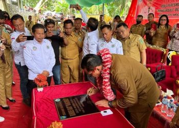 Limi Mokodompit Resmikan Bumdes Mart Mangimbali Desa Mariri Baru