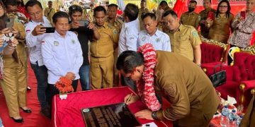 Limi Mokodompit Resmikan Bumdes Mart Mangimbali Desa Mariri Baru