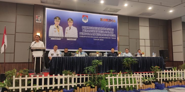 Buka Bimtek Peningkatan Kapasitas Perangkat Desa, Bupati Boltim Ingatkan Loyalitas
