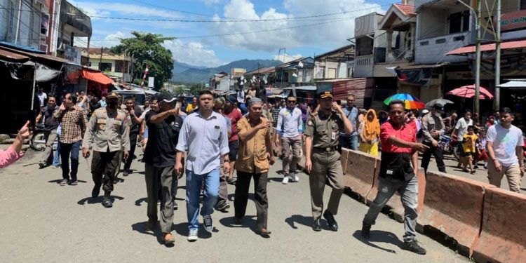 Turun Langsung, Ketua DPRD Tinjau Blokade Jalan Menuju Pasar Serasi