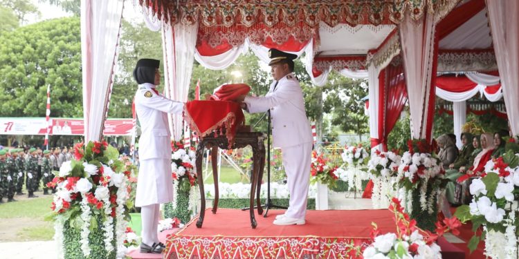 Wawali Irup Penurunan Bendera Dalam Rangka HUT ke-77 Kemerdekaan RI