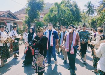Tiba di Lombok Selatan, Rombongan Sangadi di Boltim Disambut Tarian Adat