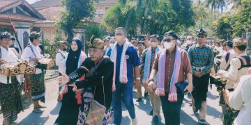 Tiba di Lombok Selatan, Rombongan Sangadi di Boltim Disambut Tarian Adat