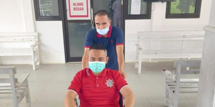 Kedua Jari Kaki Candra Wahid Hancur Akibat Barrier yang Didorong Pendemo