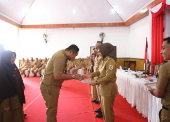 Wali Kota Kotamobagu Serahkan SK PNS Formasi Tahun 2019