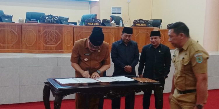 Lewat Paripurna, DPRD Bolmong Tetapkan Ranperda Pertanggungjawaban Pelaksanaan APBD 2021