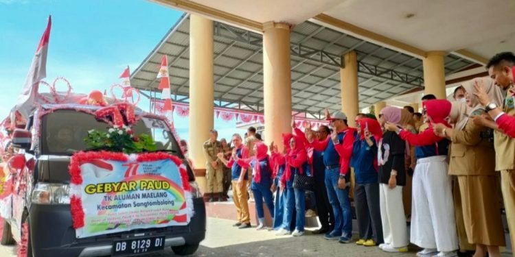 Bupati Limi Mokodompit Lepas 253 Peserta Karnaval Gebyar PAUD
