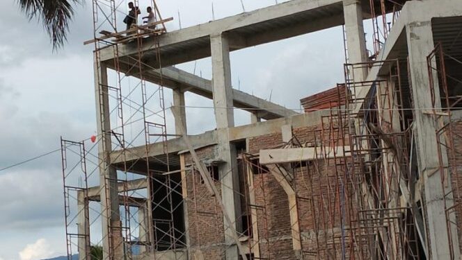 Abaikan Keselamatan Kerja, PPK Proyek Pembangunan Gedung Perpustakaan Resmi Layangkan Surat Peringatan