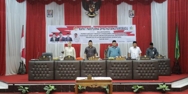 Wali Kota dan DPRD Kota Kotamobagu Teken Nota KUPA dan PPAS Perubahan TA 2022