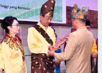 Pemberian Gelar Adat Kepada Hadi Pandunata Cederai Adat dan Budaya Bolmong