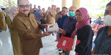 Salurkan Bantuan, Bupati Limi Mokodompit: Jangan Menjual Kepada Pihak Lain