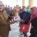 Salurkan Bantuan, Bupati Limi Mokodompit: Jangan Menjual Kepada Pihak Lain