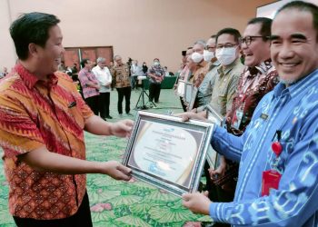 Pemkot Kotamobagu Terima penghargaan Juara I Kategori Pelayanan KBPP Tingkat Provinsi