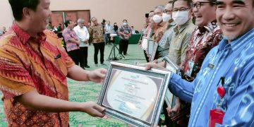 Pemkot Kotamobagu Terima penghargaan Juara I Kategori Pelayanan KBPP Tingkat Provinsi