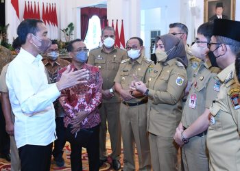Wali Kota Tatong Bara Rapat bersama Presiden Jokowi di Istana Negara
