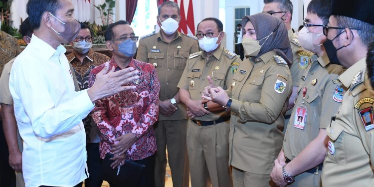 Wali Kota Tatong Bara Rapat bersama Presiden Jokowi di Istana Negara