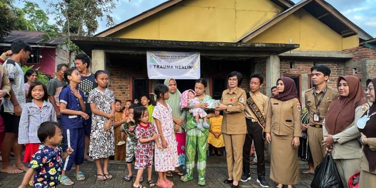 DP3A Kotamobagu Beri Pendampingan Trauma Healing Kepada Anak-anak Korban Musibah Kebakaran
