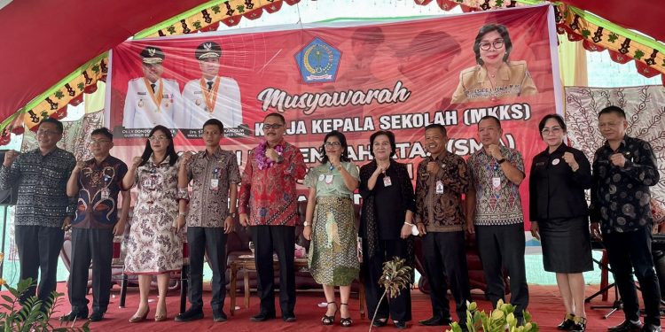 Dilaksanakan di Bolmong, Limi Mokodompit Buka Kegiatan Forum MKKS SMA se Sulut