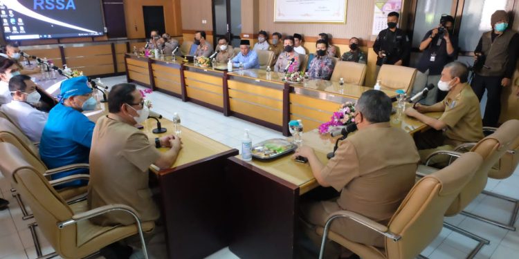 Forkopimda Jatim Jenguk Korban Tragedi Kanjuruhan, Pastikan Beri Perawatan Maksimal