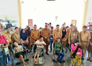 Bupati Bolmong Salurkan Bantuan Kepada KUBE dan Penyandang Disabilitas