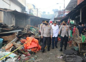 Kapolda Sulut Bersama Forkopimda Minsel Tinjau Lokasi Kebakaran Pasar 54 Amurang