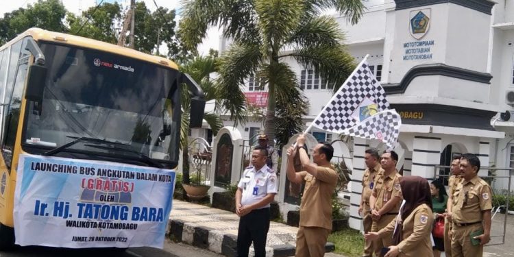 Pemkot Kotamobagu Luncurkan Bus Gratis Bagi Masyararakat