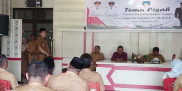 Hadiri Temu Pisah ASN, Bupati Iskandar Apresiasi Kinerja Harifin Matulu Selama Mengabdi