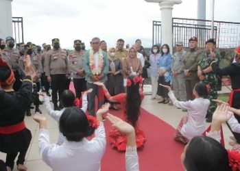 Tiba di Manado, Kapolda Sulut Irjen Pol Setyo Budiyanto Disambut Gubernur Olly