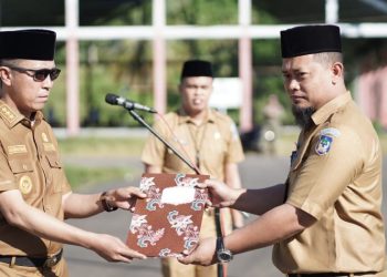 Gelar Apel Kerja Rutin, Bupati Bolsel Serahkan SK Plt Kepala Bapelitbangda
