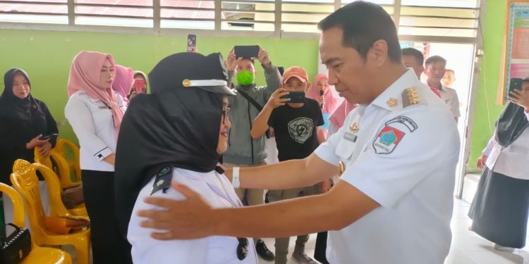 Bupati Sachrul Lantik Emi Mamonto Jadi Pj Sangadi Modayag II