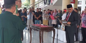 Limi Mokodompit Lantik dan Ambil Sumpah Tiga Pejabat Eselon II
