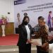 Tatong Bara Serahkan sejumlah Bantuan kepada Masyarakat