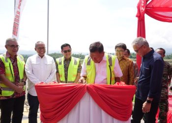 Bersama Gubernur, Bupati Minut Joune Ganda Resmikan Impounding Bendungan Kuwil