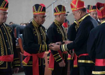 Kapolda Sulut Dianugerahi Gelar Adat Minahasa “Si Maendo Tonaas Gumigiroth Wangko Um Banua”