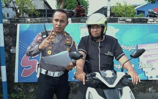 Polres Bitung Gelar Bimbel kepada 15 Pemohon SIM yang Tidak Lulus Ujian Teori dan Praktik SIM