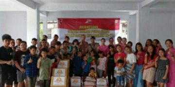 Sambut HUT ke-77, Personel Brimob Polda Sulut Gelar Baksos di 2 Panti Asuhan