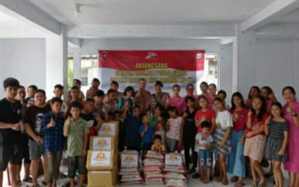 Sambut HUT ke-77, Personel Brimob Polda Sulut Gelar Baksos di 2 Panti Asuhan