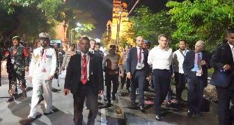 Kapolda Bali Terjun Langsung Kawal Pengamanan Presiden Prancis yang Jalan Kaki 2 Kilometer