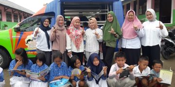 Tingkatkan Minat Literasi Sejak Dini, Mobil Perpustakaan Keliling Boltim Sasar Siswa SD