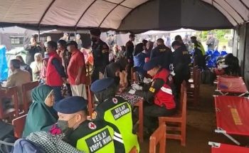 Tim Medis Brimob Polri Jemput Bola Pelayanan Kesehatan Pengungsi Gempa Cianjur