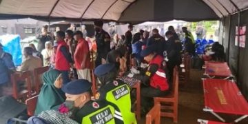 Tim Medis Brimob Polri Jemput Bola Pelayanan Kesehatan Pengungsi Gempa Cianjur