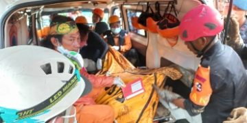 Hujan Rintik tak Halangi Evakuasi 5 Korban Gempa Cianjur