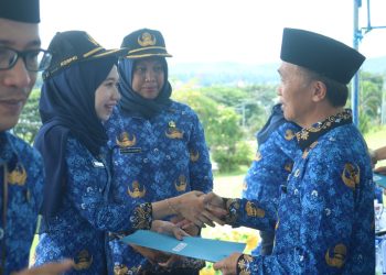 Sekda Boltim Serahkan SK 100 Persen kepada 87 CPNS Formasi 2019